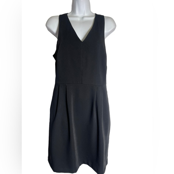 Banana Republic dress size 6 cute black dress with open‎ back PERFECT 🖤🖤 - Picture 1 of 4